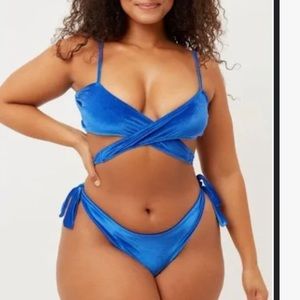 NWT Frankies Bikinis Blue Falcon Velvet Top size Large